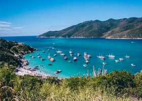 Explore the vibrant turquoise waters and boats at Arraial do Cabo's beautiful coast in summer.